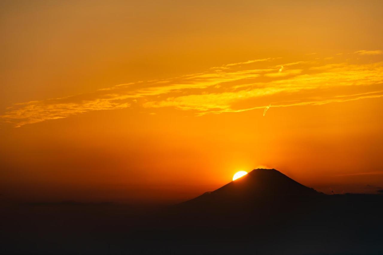 Oakwood Suites Yokohama Yokohama  Ngoại thất bức ảnh Sunset over Mount Apo