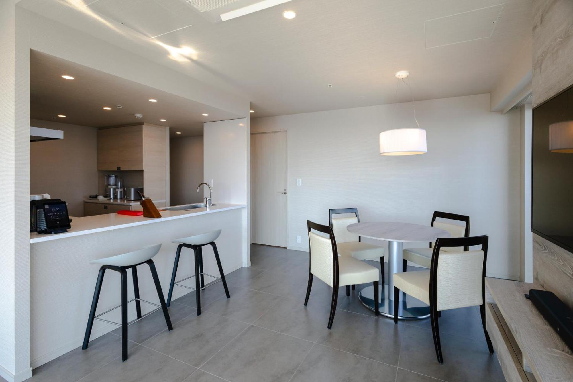 Oakwood Suites Yokohama Yokohama  Ngoại thất bức ảnh A modern Japanese apartment